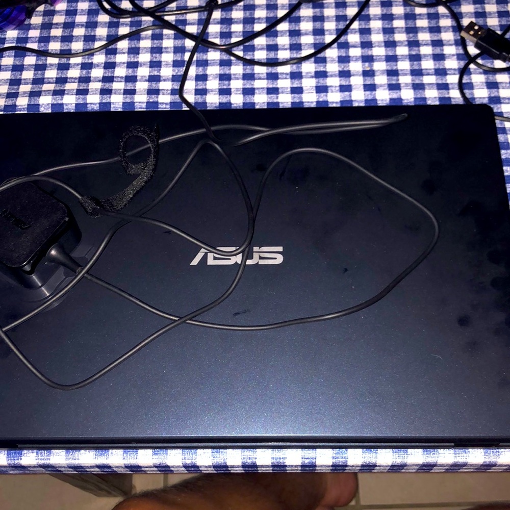 A ASUS laptop:fold down screen: 2RAM: 64g storage